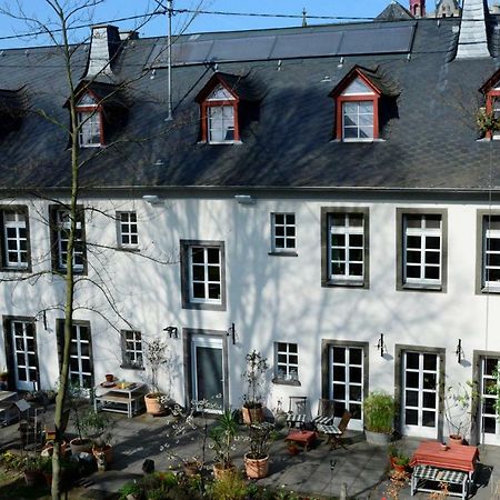 Stiftsherrenhaus Munstermaifeld Exterior photo