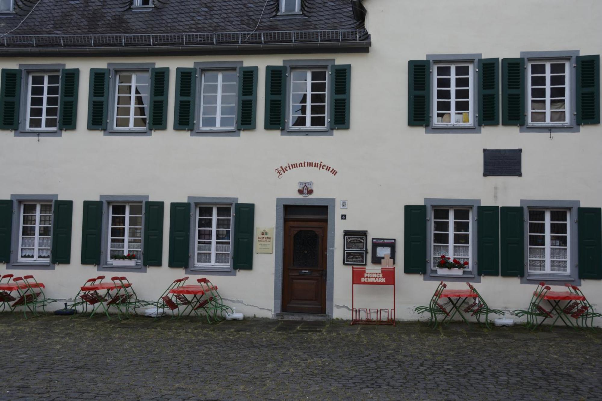 Stiftsherrenhaus Munstermaifeld Exterior photo