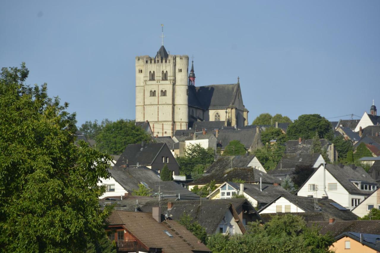 Stiftsherrenhaus Munstermaifeld Exterior photo