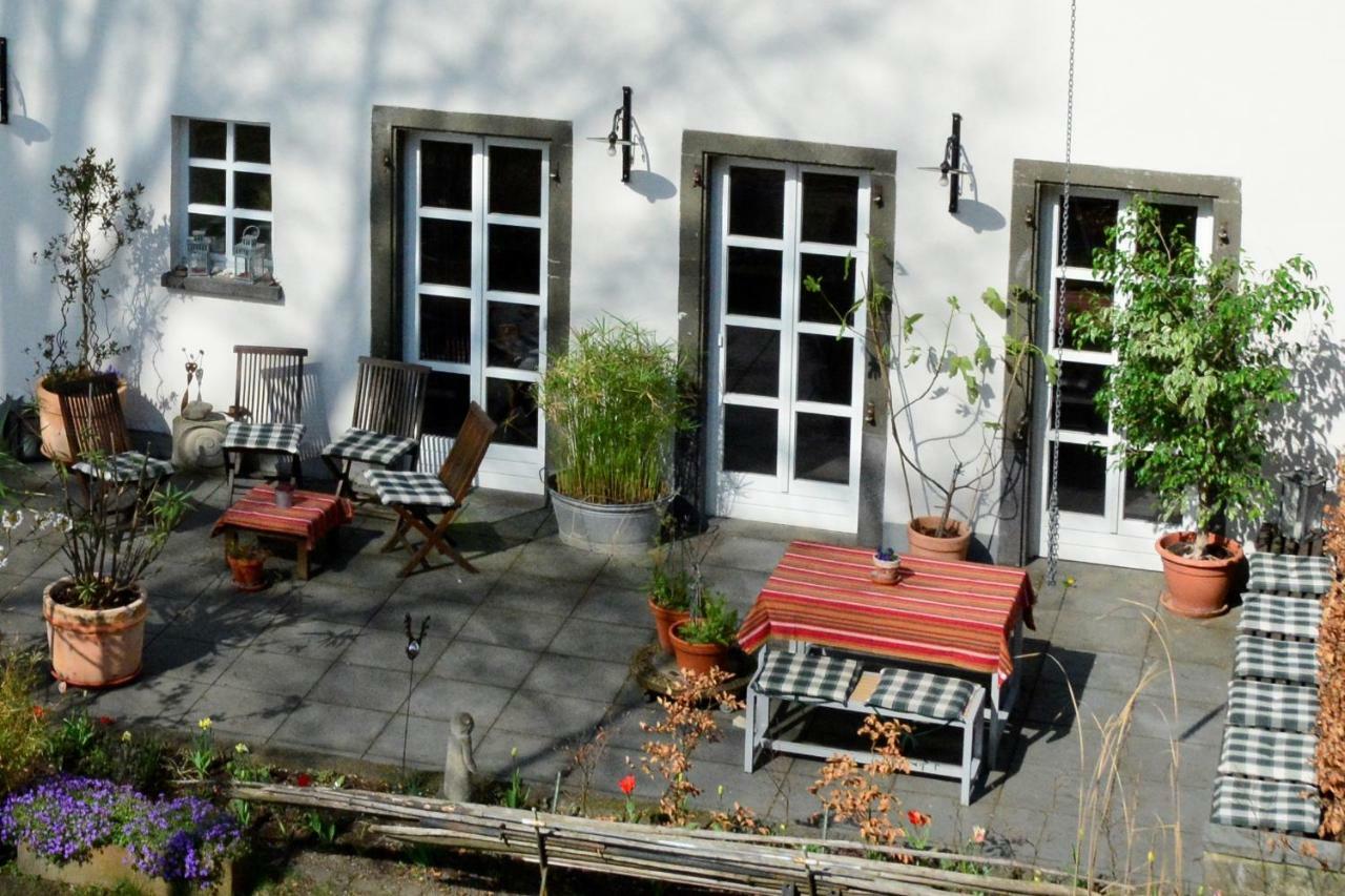 Stiftsherrenhaus Munstermaifeld Exterior photo